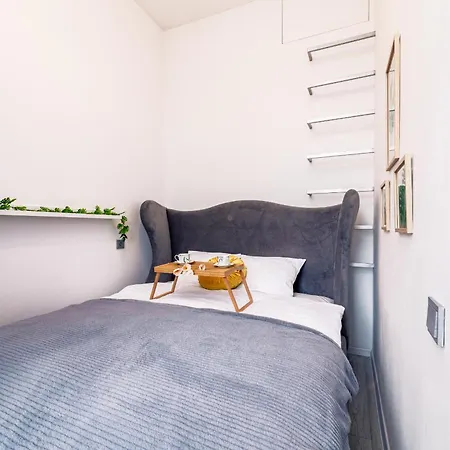 Srodmiescie - Location, Tram&park Nearby - By Rentujemy Apartamento *