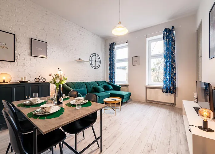 Apartman Srodmiescie - Location, Tram&park Nearby - By Rentujemy