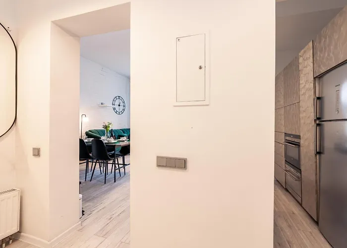 Apartman Srodmiescie - Location, Tram&park Nearby - By Rentujemy *