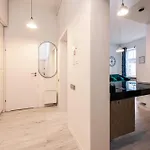 Apartmán Srodmiescie - Location, Tram&park Nearby - By Rentujemy Vratislav
